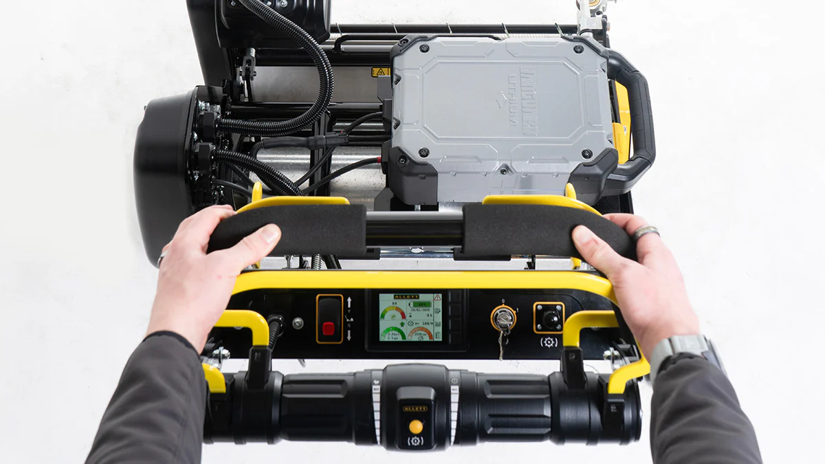 Kosilnica za nogometno igrišče allett omnia 34 Lcd screen c cd d b a cd eb