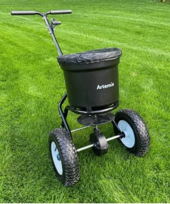 Artemis fertiliser spreader grass main square